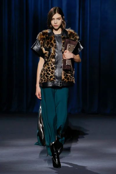 Look 29